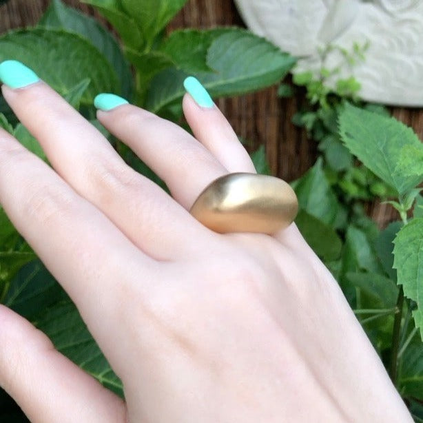 A woman's hand wearing an extraordinary Gatto Mancini gold Ring No. 1.